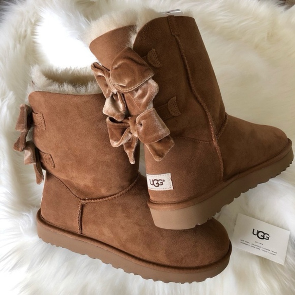 UGG Bailey Bow Crushed Velvet New without box size 5
